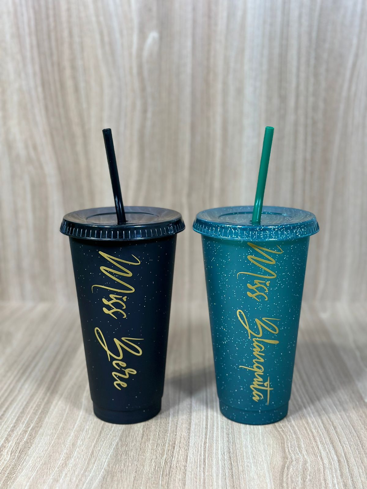 Vinil de corte aplicado en vasos (vasos personalizados)