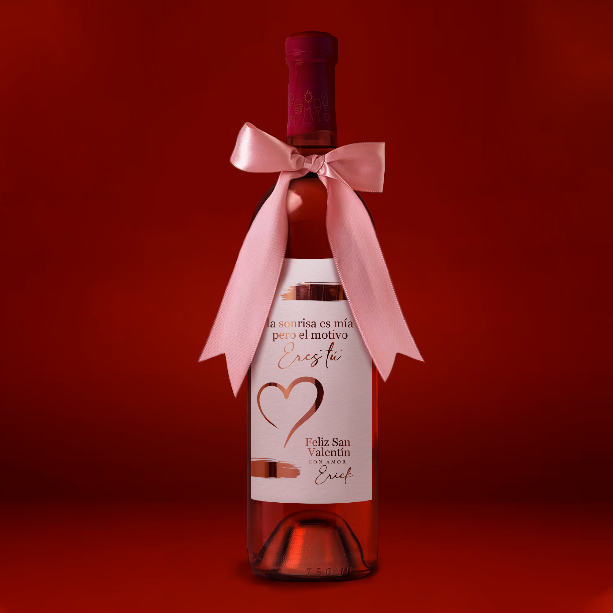 Botella de vino rosado con etiqueta personalizada en foil oro rosa para San Valentín