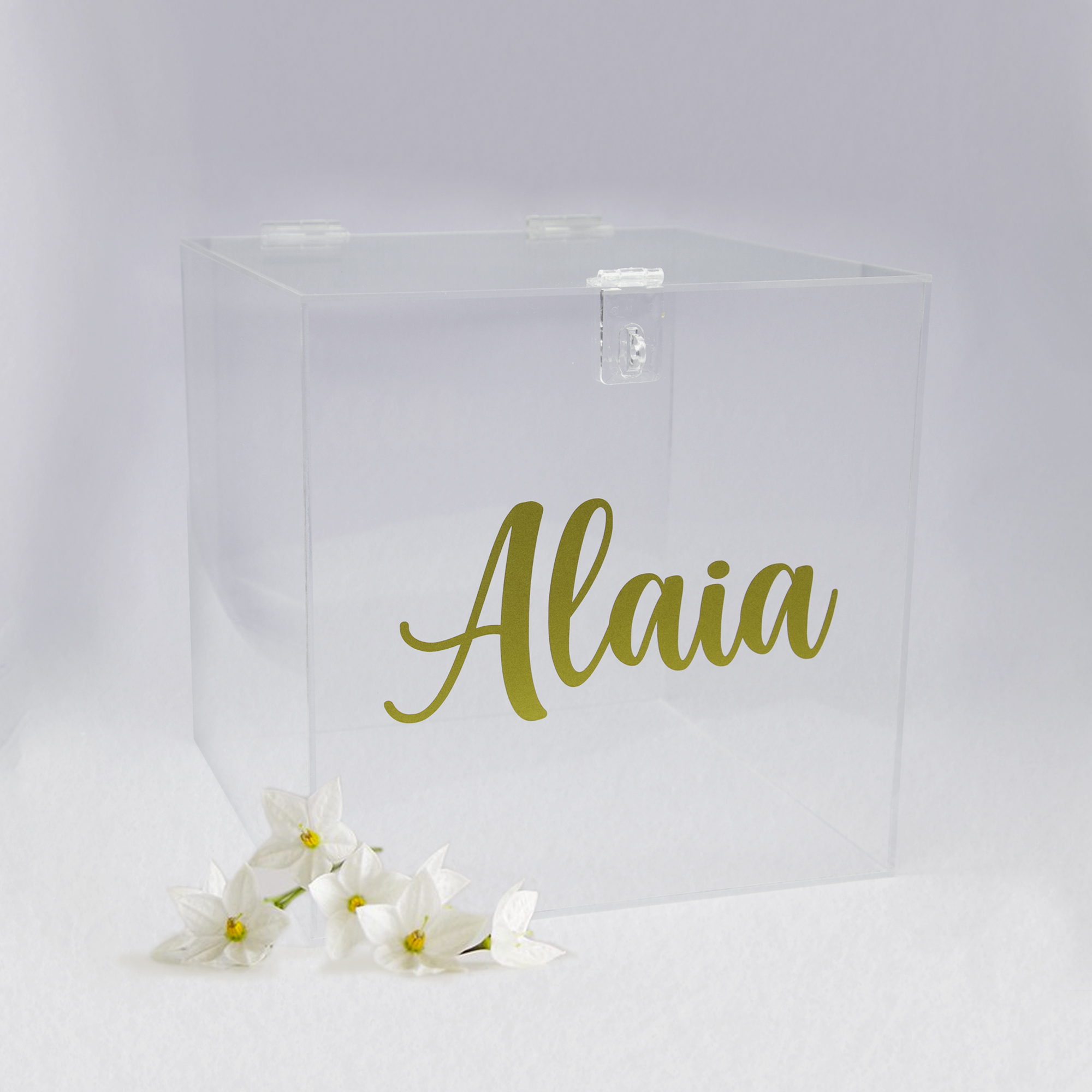 Caja personalizada con detalle cortado y grabado a láser